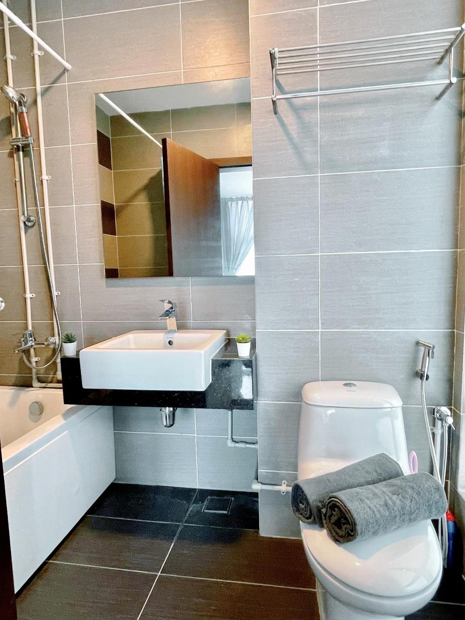 Apartment Ksl City Mall 7-10pax -2bedroom-netflix-smart Tv65inch *